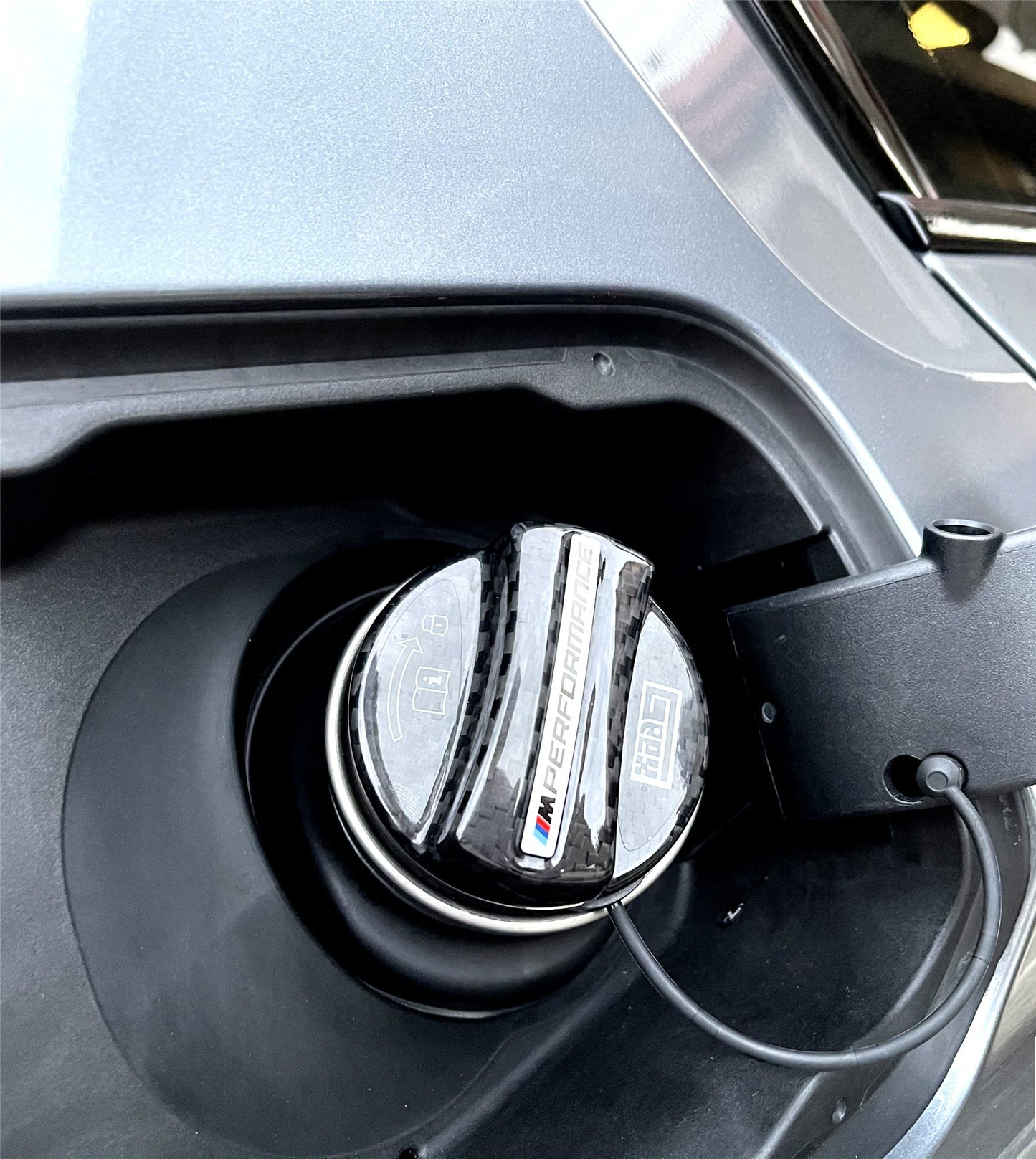 Geex Village MP M Performance Style Fuel Filler Cap for BMW M3/C/CS F80 F81 2014-2018 & M4/C/CS/CSL F82 F83 2014-2020 Carbon Fiber