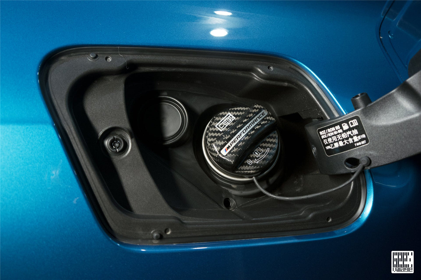 Geex Village MP M Performance Style Fuel Filler Cap for BMW M3/C/CS F80 F81 2014-2018 & M4/C/CS/CSL F82 F83 2014-2020 Carbon Fiber