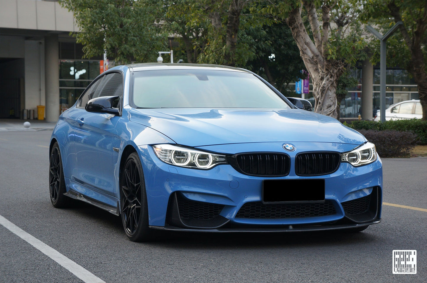 Geex Village Side Skirts for BMW M3/C/CS F81 F80 2014-2018 & M4/C/CS F83 F82 2014-2020 Carbon Fiber