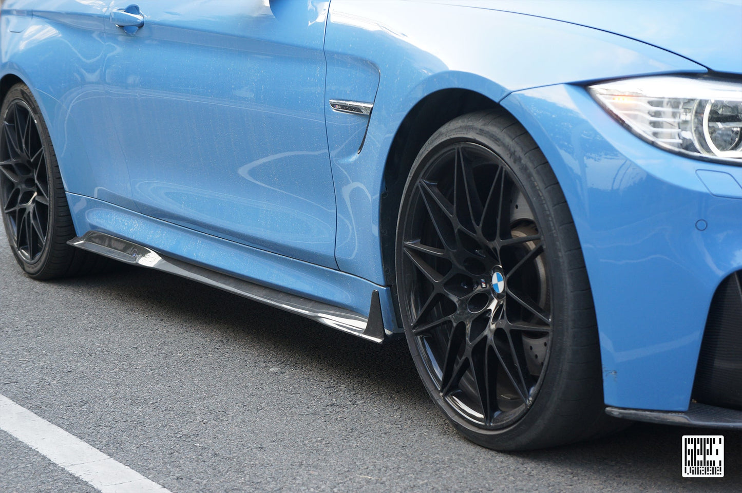 Geex Village Side Skirts for BMW M3/C/CS F81 F80 2014-2018 & M4/C/CS F83 F82 2014-2020 Carbon Fiber