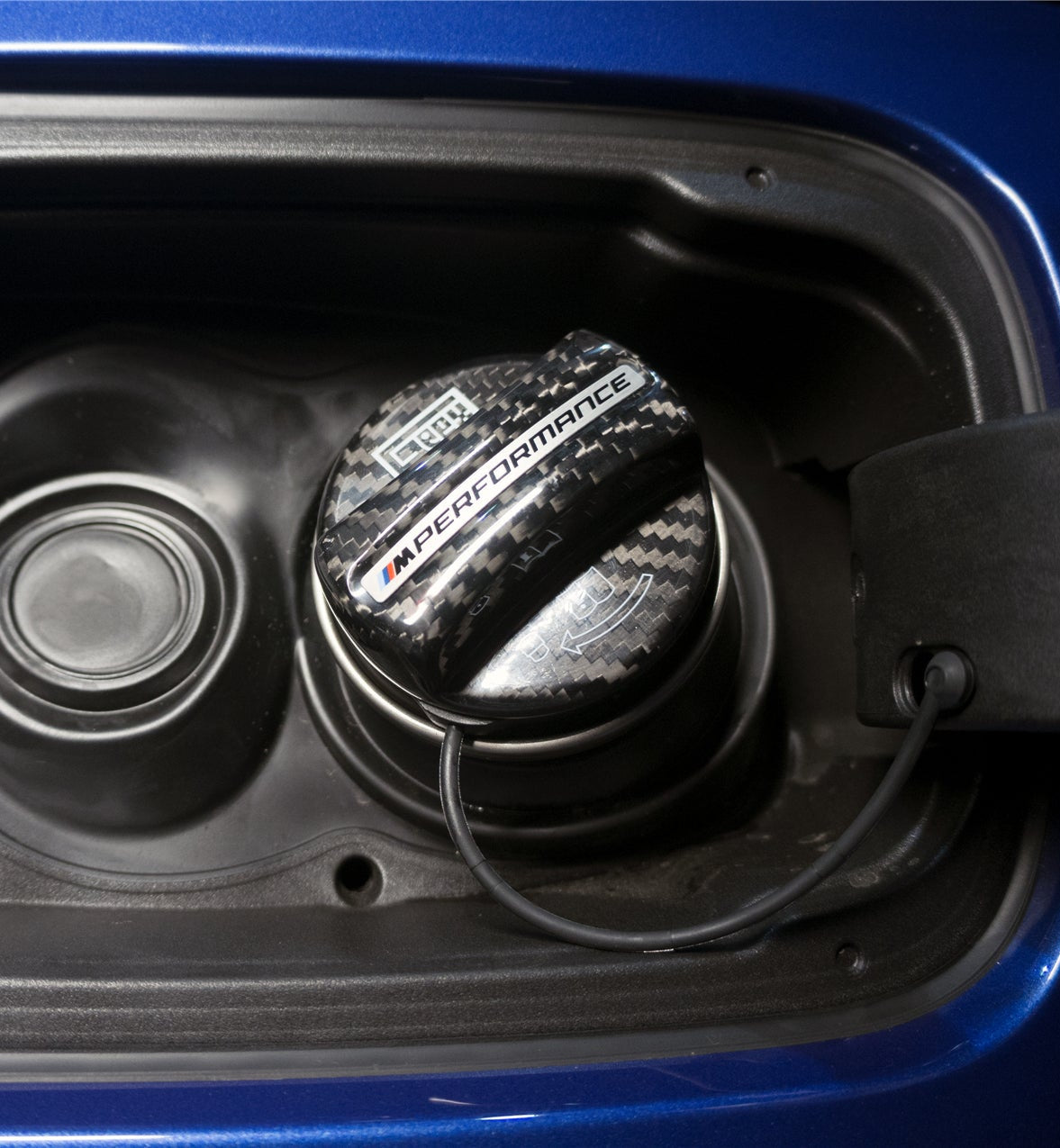 Geex Village MP M Performance Style Fuel Filler Cap for BMW M4 G82 G83 2021-ON & 4 Series G22 G23 2020-ON Carbon Fiber