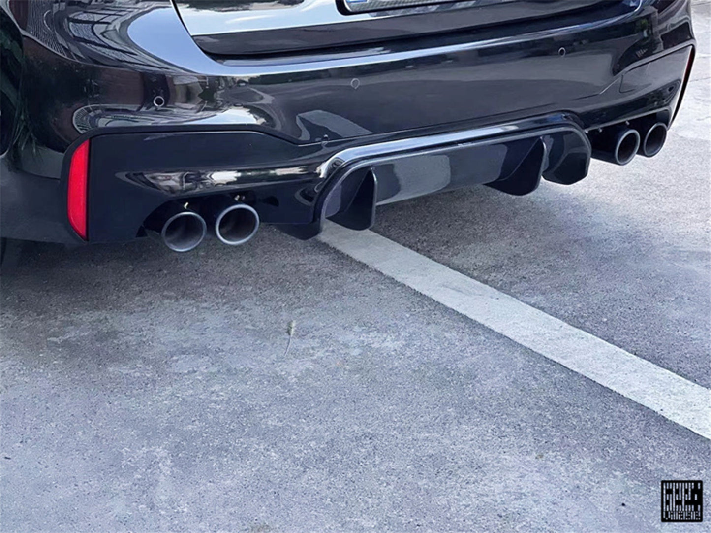 Geex Village Center Rear Diffuser Replacement for BMW M5C M5 F90 2018-2024 Carbon Fiber