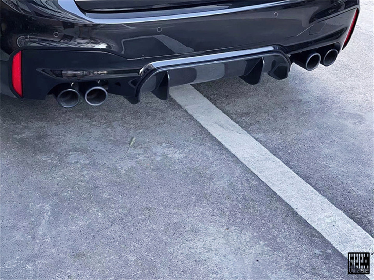 Geex Village Center Rear Diffuser Replacement for BMW M5C M5 F90 2018-2024 Carbon Fiber