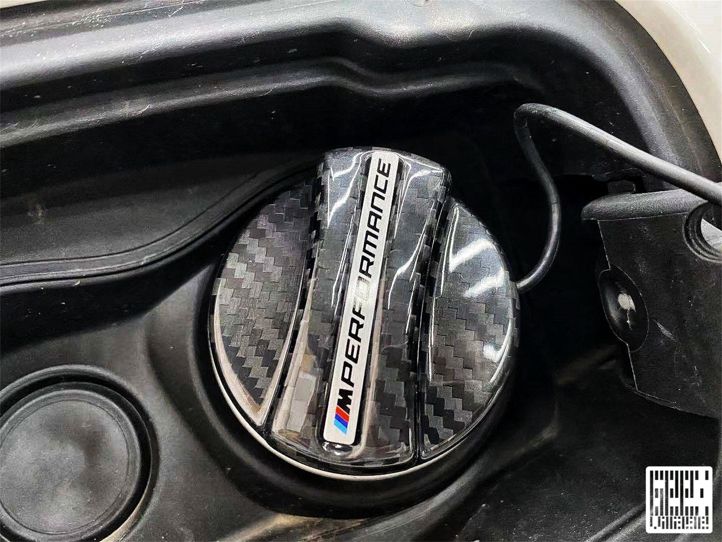 Geex Village MP M Performance Style Fuel Filler Cap for BMW 8 Series G14 G15 G16 2018-ON & M8 F91 F92 F93 2019-ON Carbon Fiber