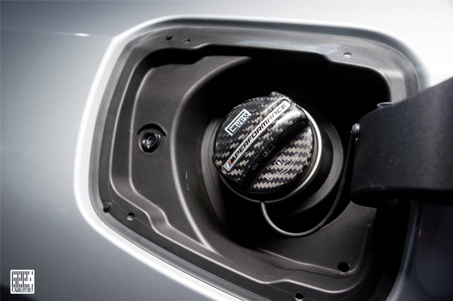 Geex Village MP M Performance Style Fuel Filler Cap for BMW 4 Series Gran Coupe G26 2022-ON Carbon Fiber