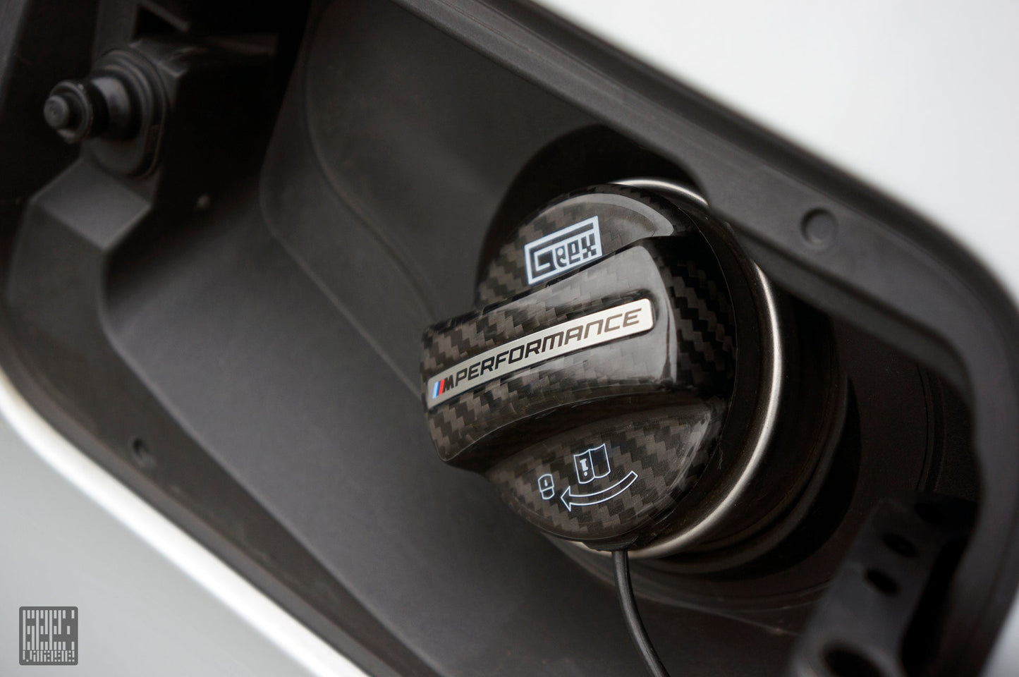 Geex Village MP M Performance Style Fuel Filler Cap for BMW 5 Series G60 G61 & M5 G90 2024-ON Carbon Fiber